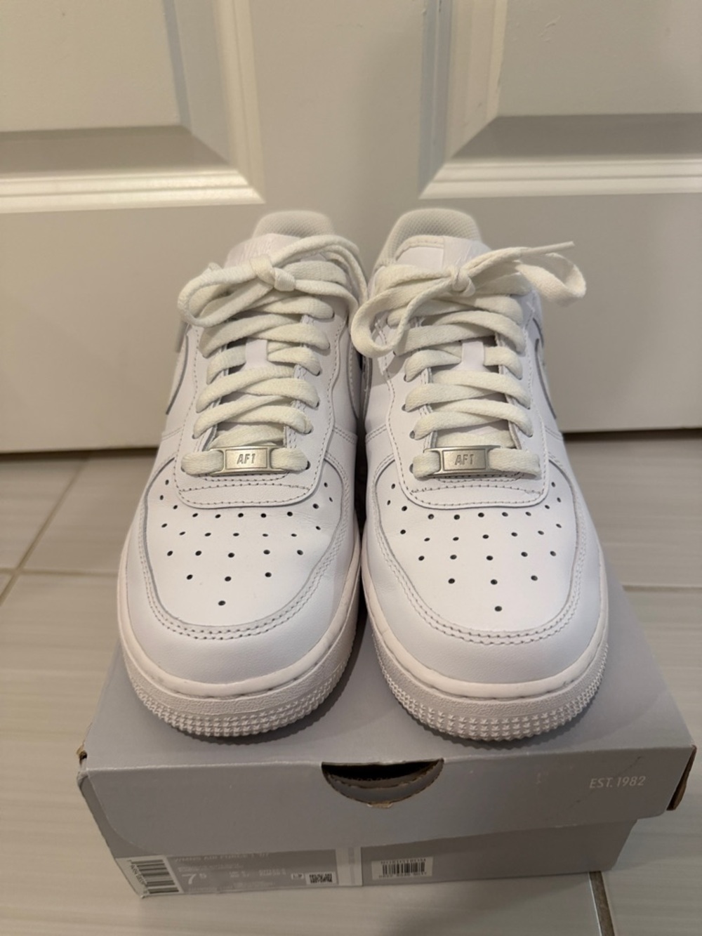 Nike women’s AF1 Air Force ones ‘07 - Picture 3 of 15